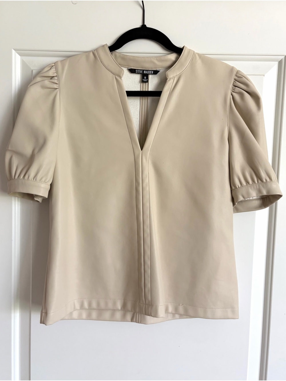 Steve Madden Beige V-Neck Puff-Sleeve Blouse